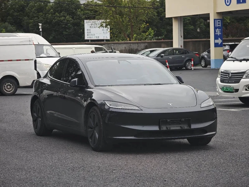 Tesla Model 3 — фото 3