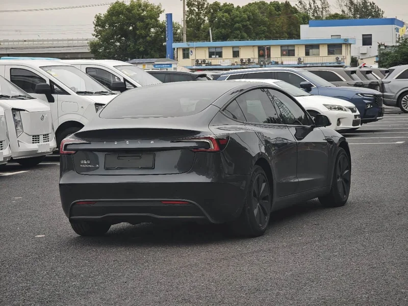 Tesla Model 3 — фото 4