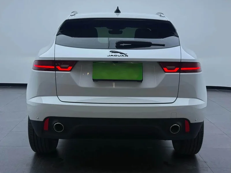 Jaguar E-PACE — фото 12