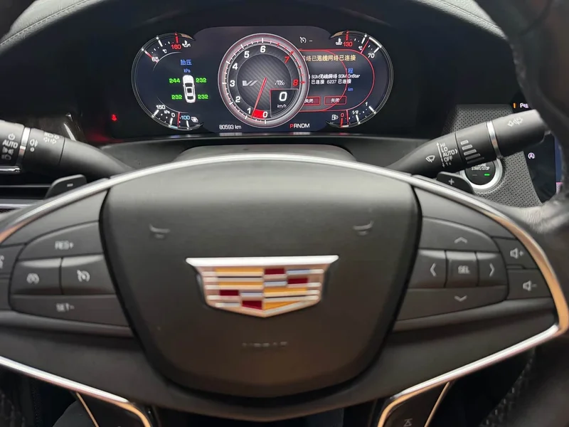 Cadillac CT6 — фото 13