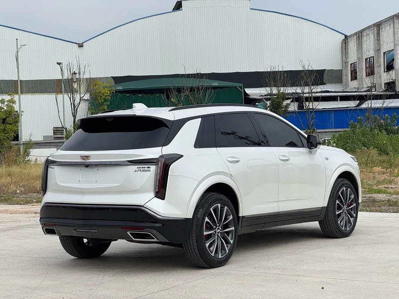 Cadillac XT5 — фото 11