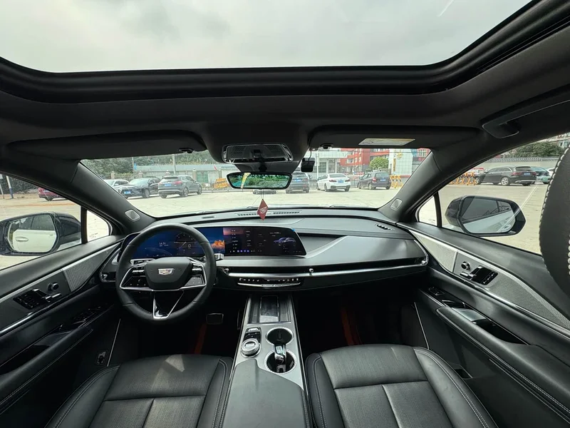 Cadillac XT5 — фото 7