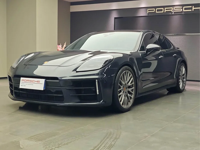 Porsche Panamera — фото 1