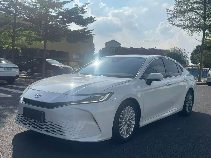 Toyota Camry — фото 2