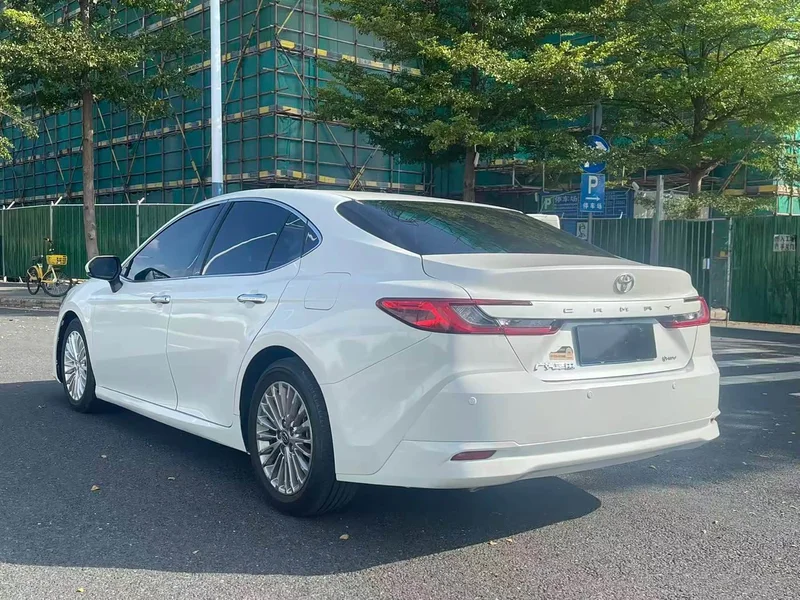 Toyota Camry — фото 3