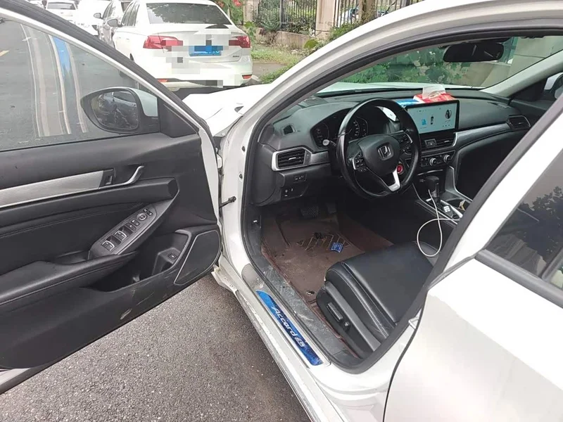 Honda Accord — фото 12