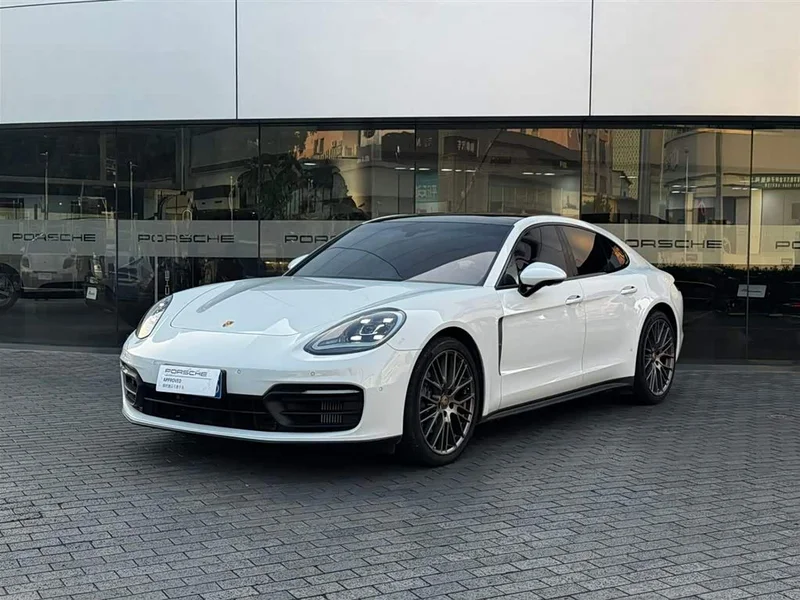 Porsche Panamera — фото 1
