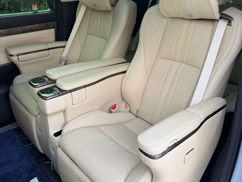 Toyota Vellfire — фото 11