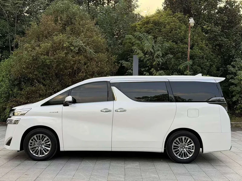 Toyota Vellfire — фото 4