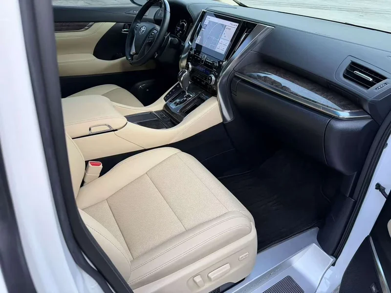 Toyota Vellfire — фото 8