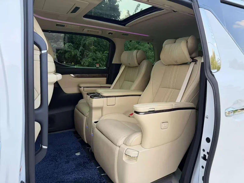 Toyota Vellfire — фото 10