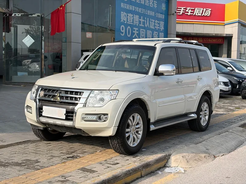 Mitsubishi Pajero (Imported) — фото 1