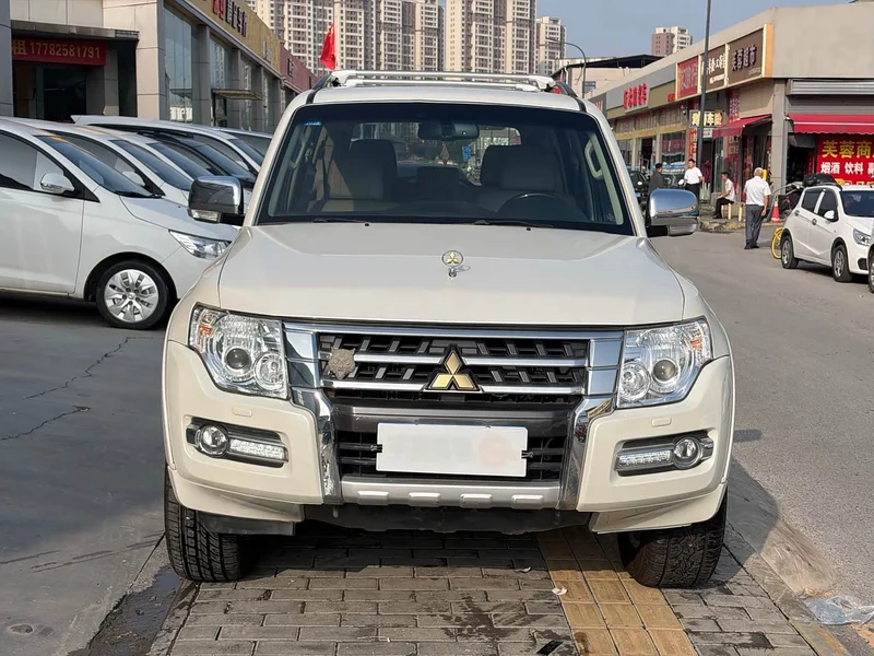 Mitsubishi Pajero (Imported) — фото 2