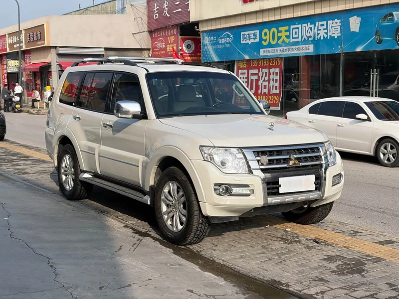 Mitsubishi Pajero (Imported) — фото 3