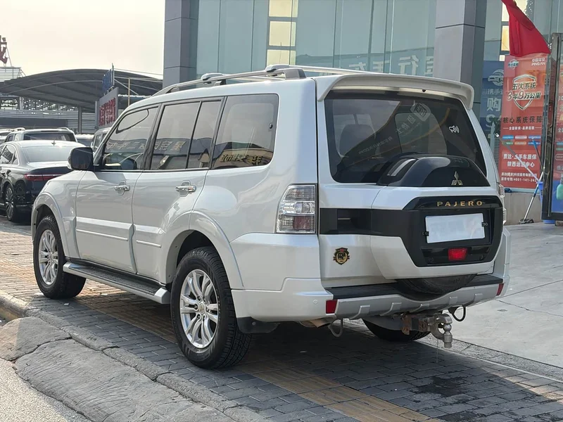 Mitsubishi Pajero (Imported) — фото 7