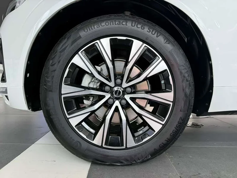 Volvo XC60 — фото 9