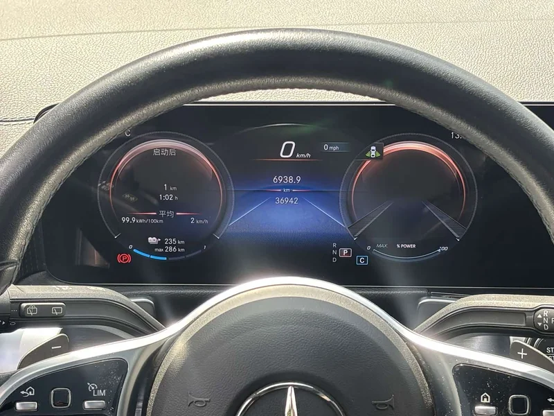 Mercedes-Benz EQB — фото 12