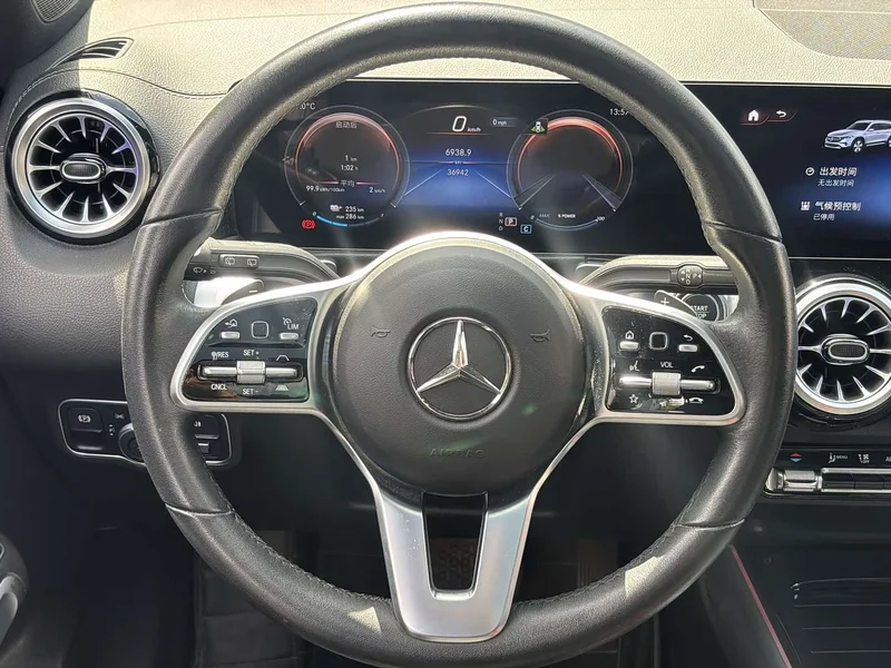 Mercedes-Benz EQB — фото 13