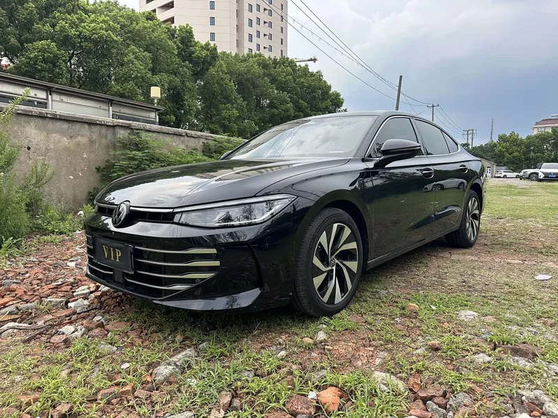 Volkswagen Passat — фото 1