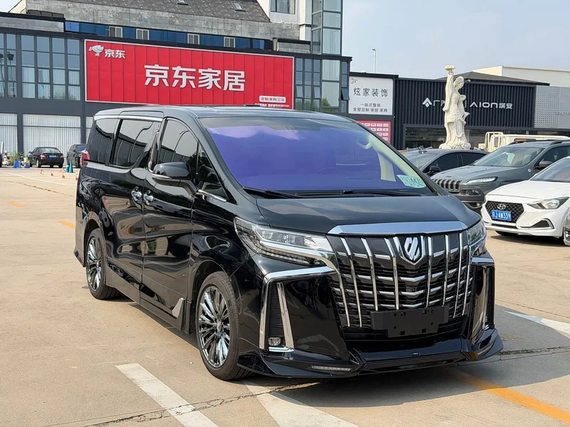 Toyota Alphard — фото 1