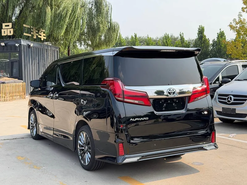 Toyota Alphard — фото 14