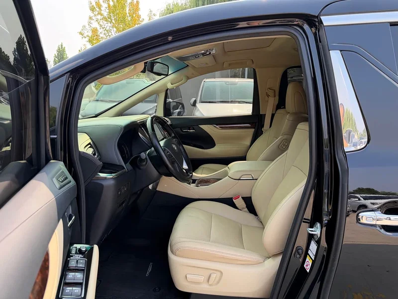 Toyota Alphard — фото 4