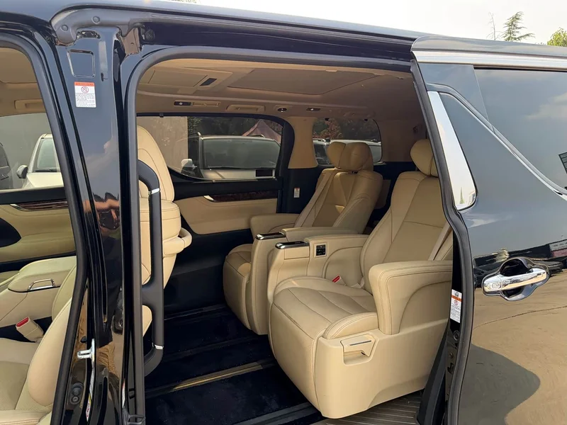 Toyota Alphard — фото 5