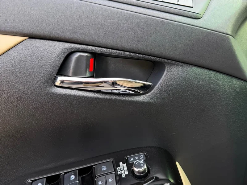 Toyota Alphard — фото 6