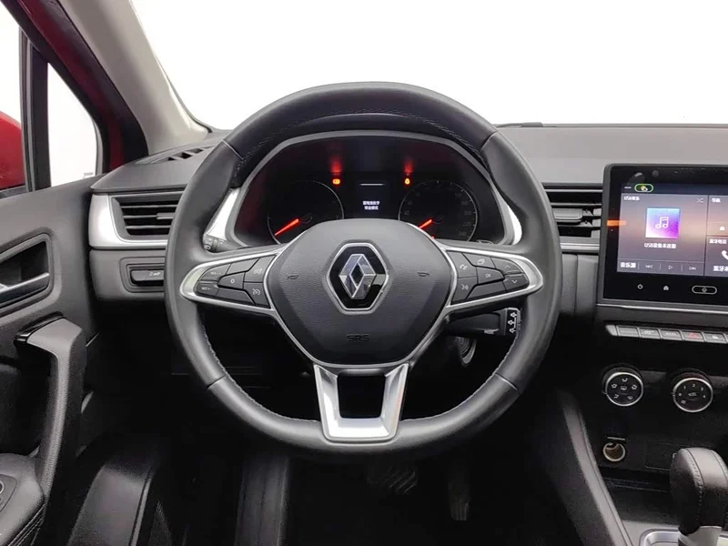 Renault Captur — фото 11
