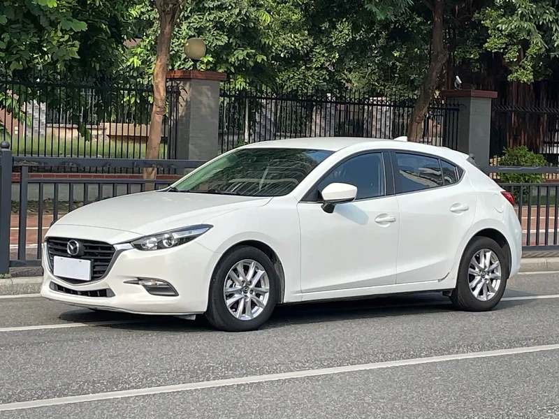 Mazda 3 Axela — фото 1