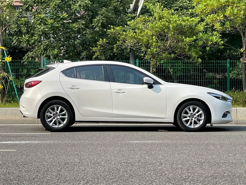 Mazda 3 Axela — фото 18
