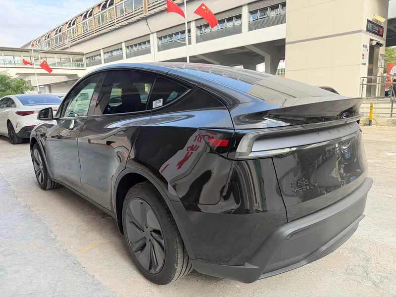 Tesla Model Y — фото 16