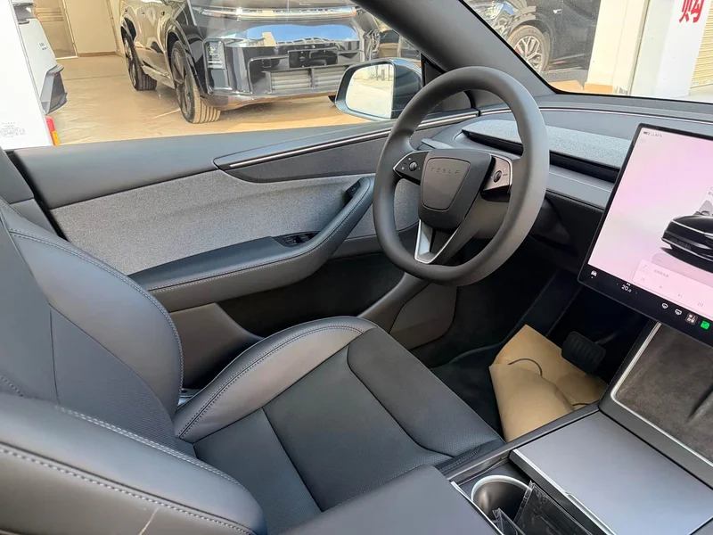 Tesla Model Y — фото 9