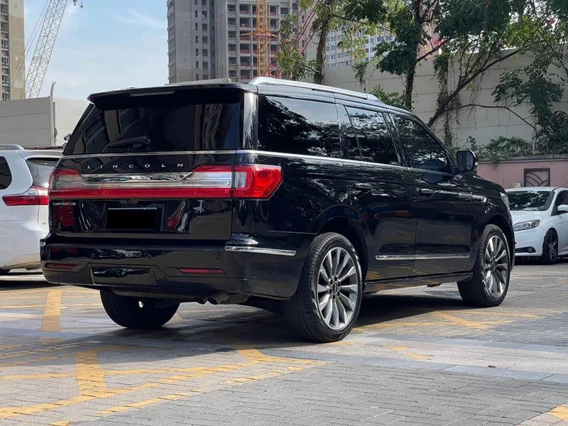 Lincoln Navigator — фото 11