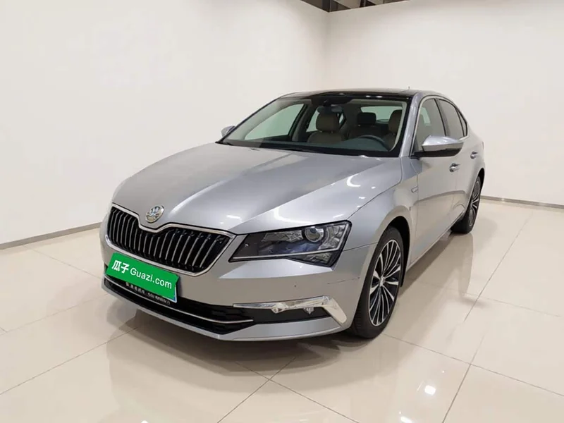 Skoda Superb — фото 1