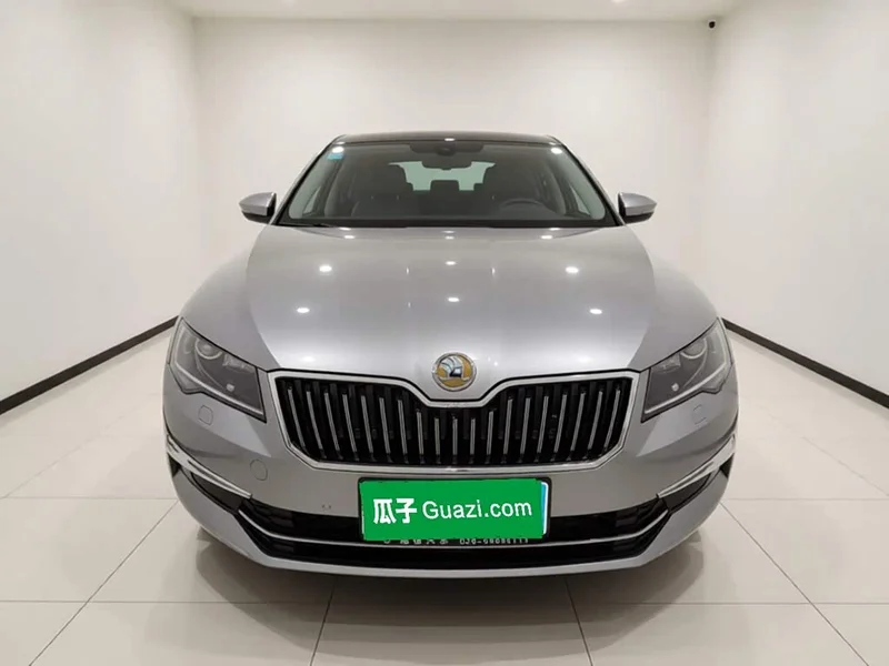 Skoda Superb — фото 2