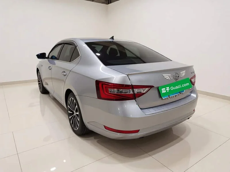 Skoda Superb — фото 4