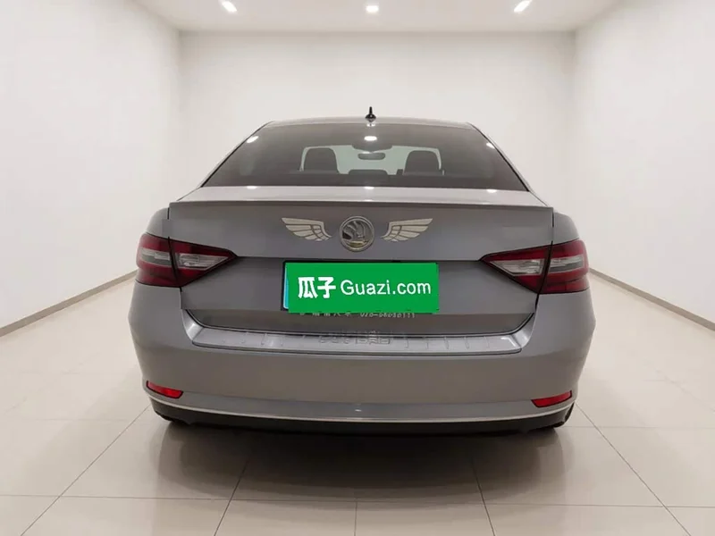 Skoda Superb — фото 5