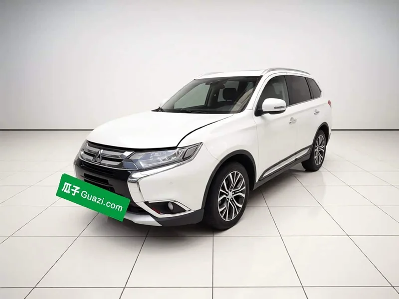 Mitsubishi Outlander — фото 1