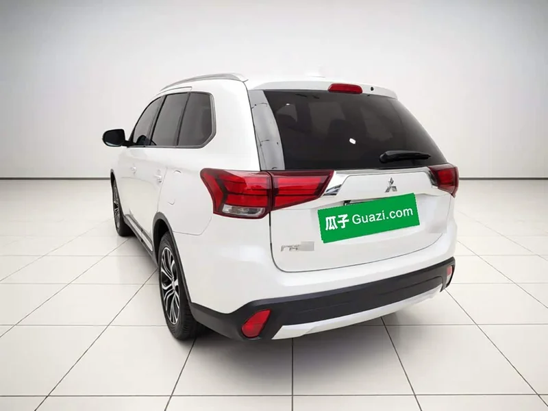 Mitsubishi Outlander — фото 4