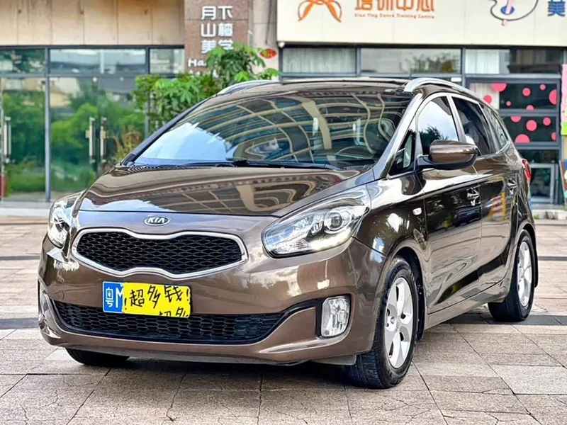 Kia Carens — фото 1