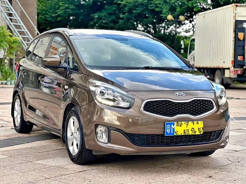 Kia Carens — фото 3