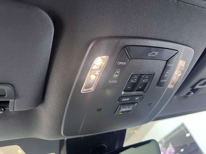 Toyota Sienna — фото 14