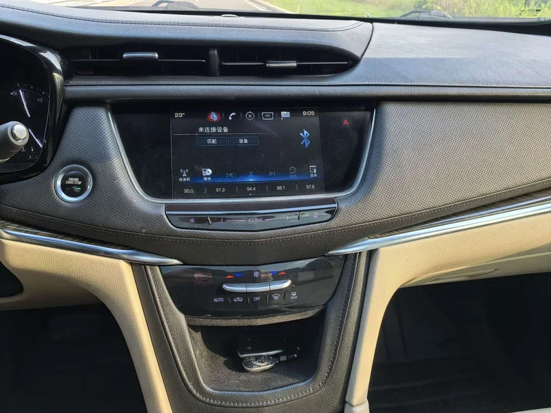 Cadillac XT5 — фото 11
