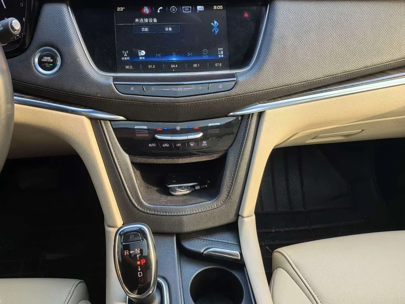 Cadillac XT5 — фото 12