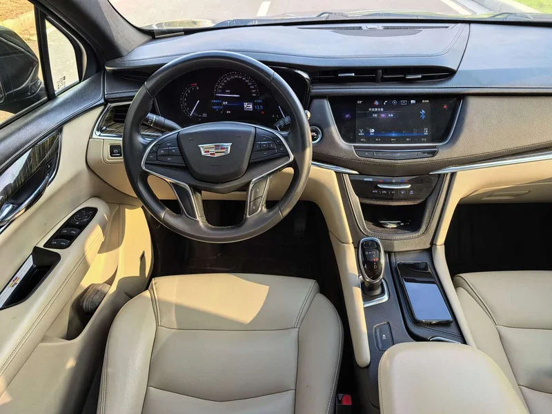 Cadillac XT5 — фото 15