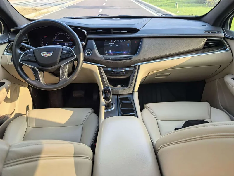 Cadillac XT5 — фото 16