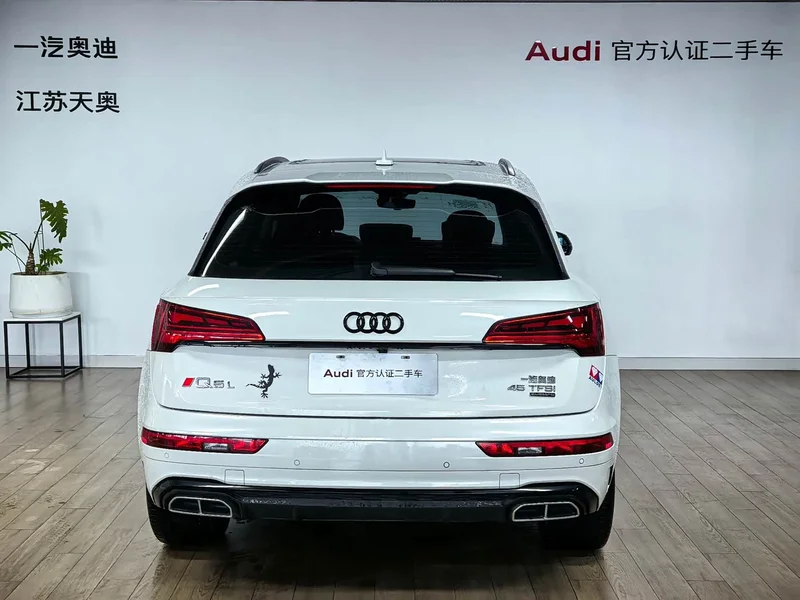 Audi Q5L — фото 5