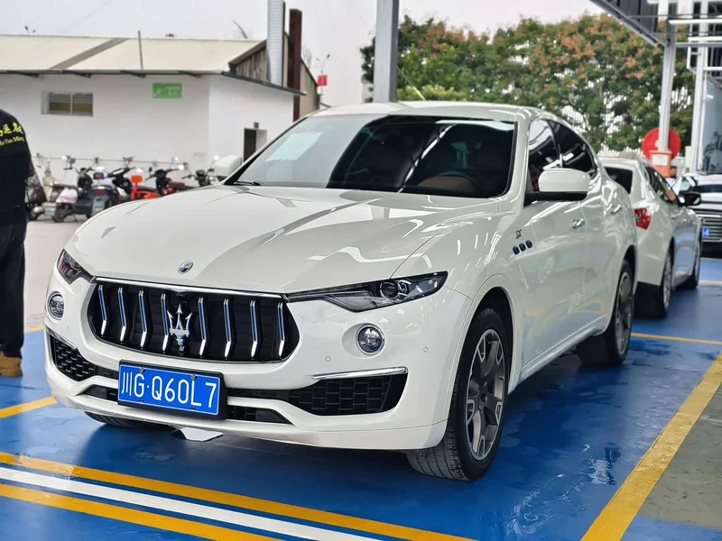Maserati Levante — фото 1