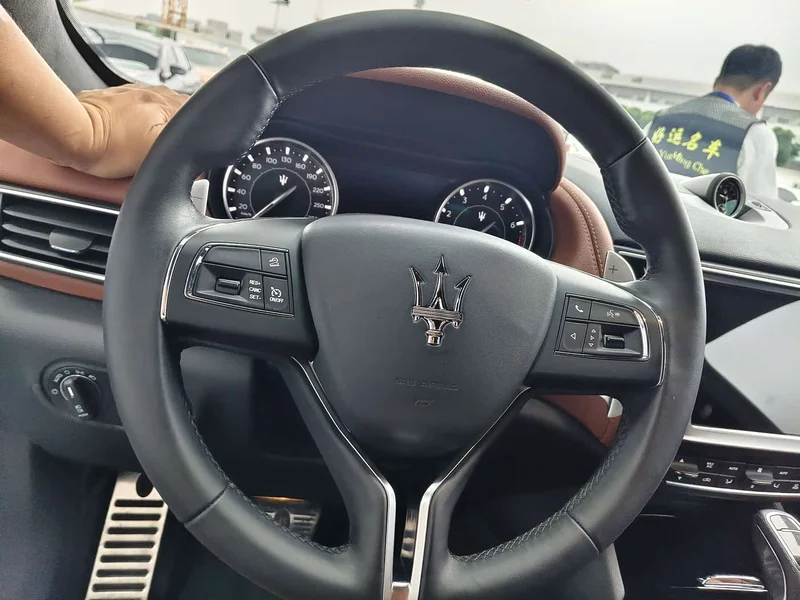 Maserati Levante — фото 9